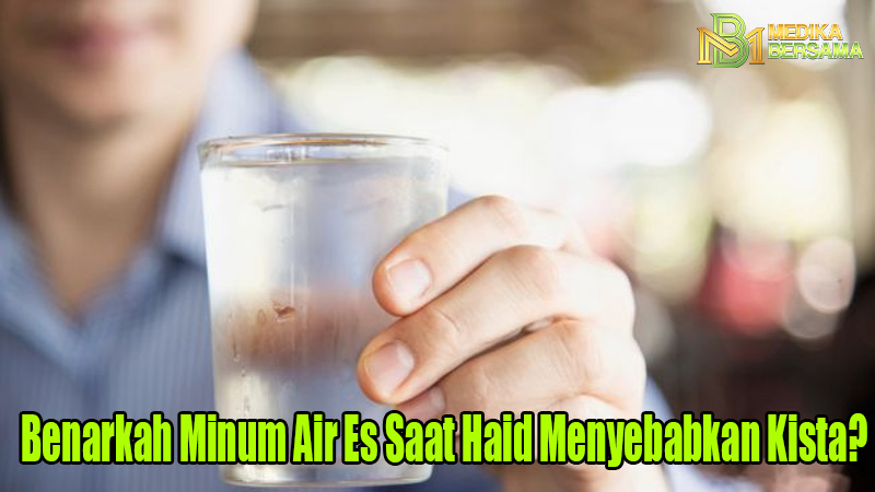 Benarkah Minum Air Es Saat Haid Menyebabkan Kista