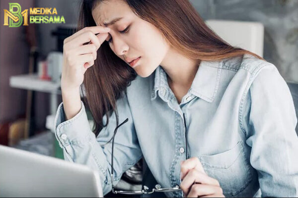 Bahaya Duduk Terlalu Lama dan Tips Mengatasinya Bahaya Duduk Terlalu Lama dan Tips Mengatasinya