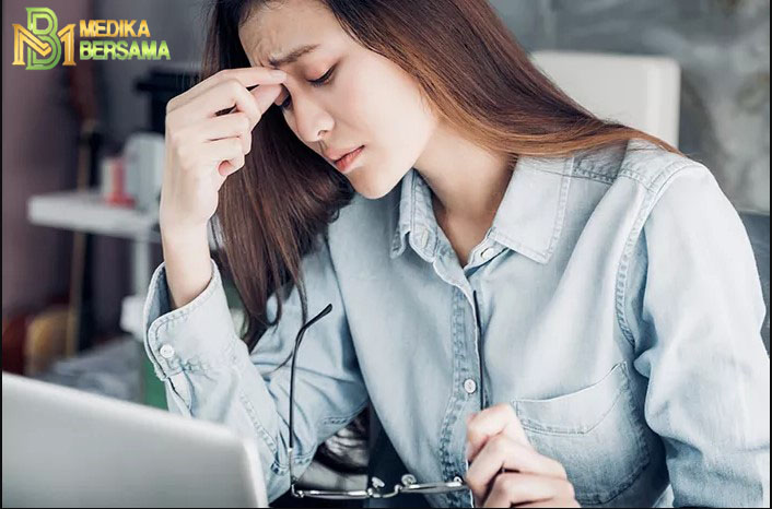 Bahaya Duduk Terlalu Lama dan Tips Mengatasinya